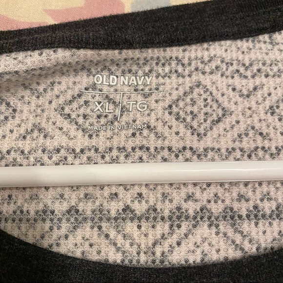 Old navy top - Picture 2 of 2